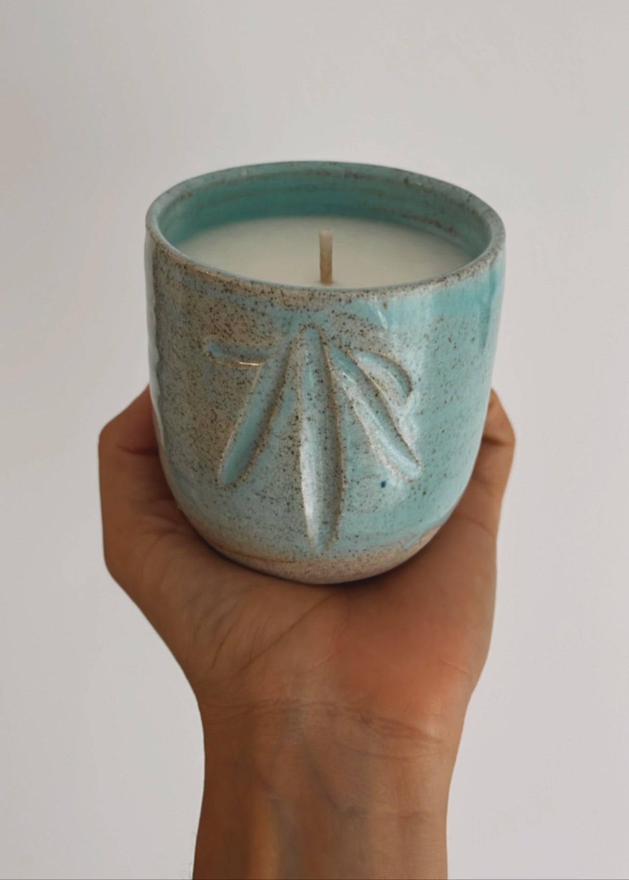 BREEZE/MUG CANDLE - SCENTED WITH FRANGIPANI