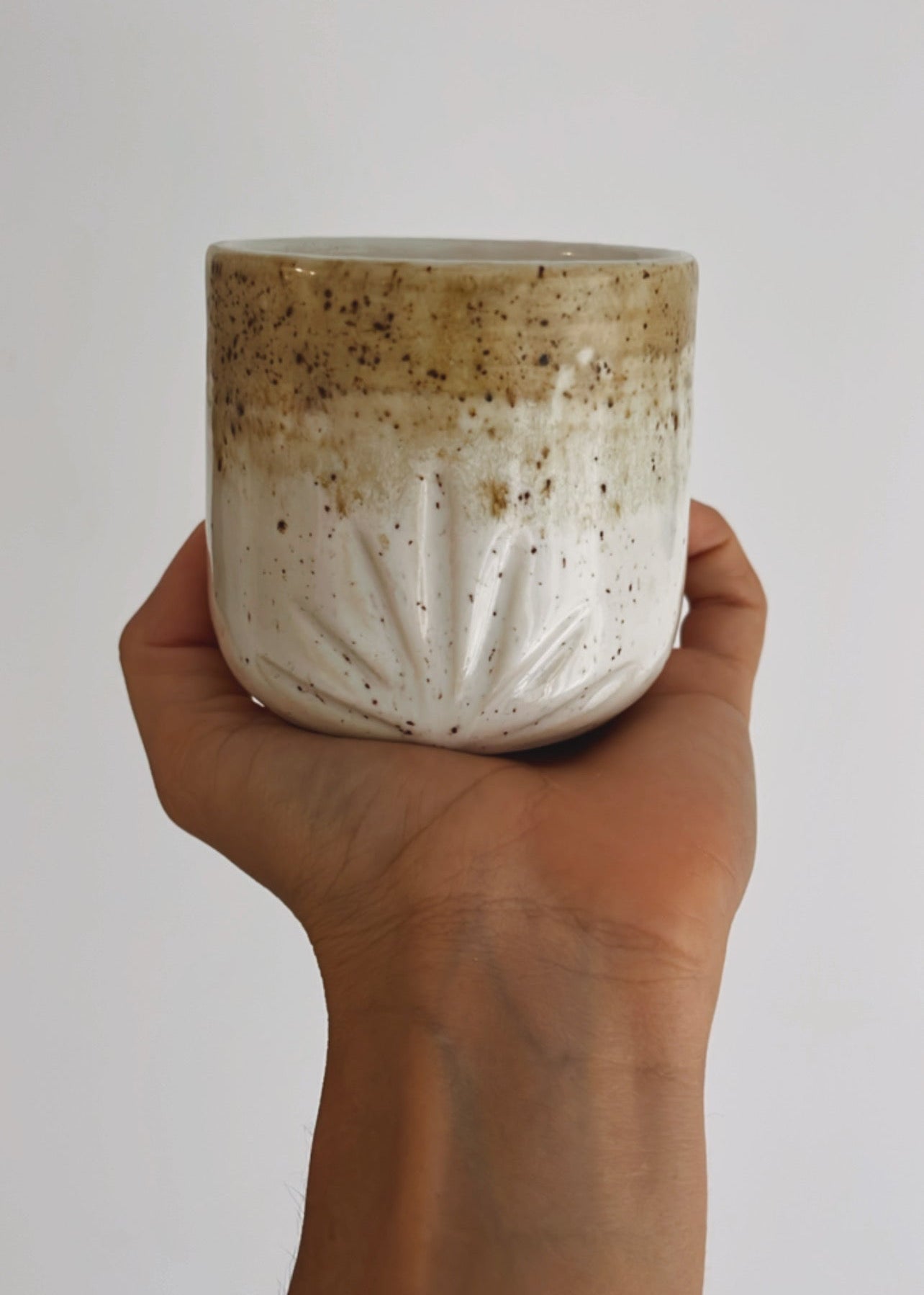 SANDY/ MUG CANDLE - SCENTED WITH LAVENDER YLANG - YLANG