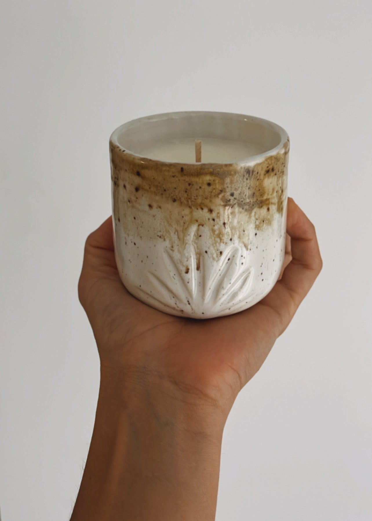 SANDY/ MUG CANDLE - SCENTED WITH LAVENDER YLANG - YLANG